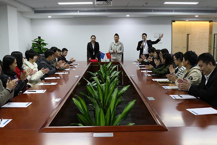 热烈祝贺分享吧科技全国运营总部与海口市运营中心签约成功！